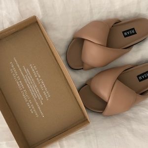 NWT ROAM Foldy Puffy Slide Sandal, Nude, Size US 8 / EU 38